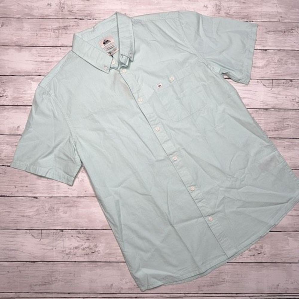 Quiksilver regular fit button down blue shirt M